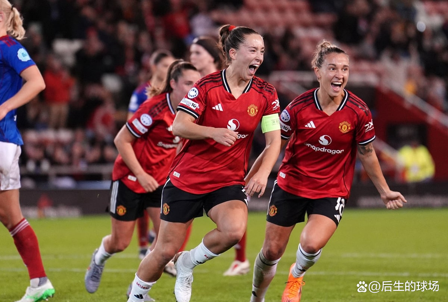 英雄联盟台服官网-关于曼联训练开放日；赛后刷新队史纪录引欢呼；欧联在即；年轻球员得到机会的信息