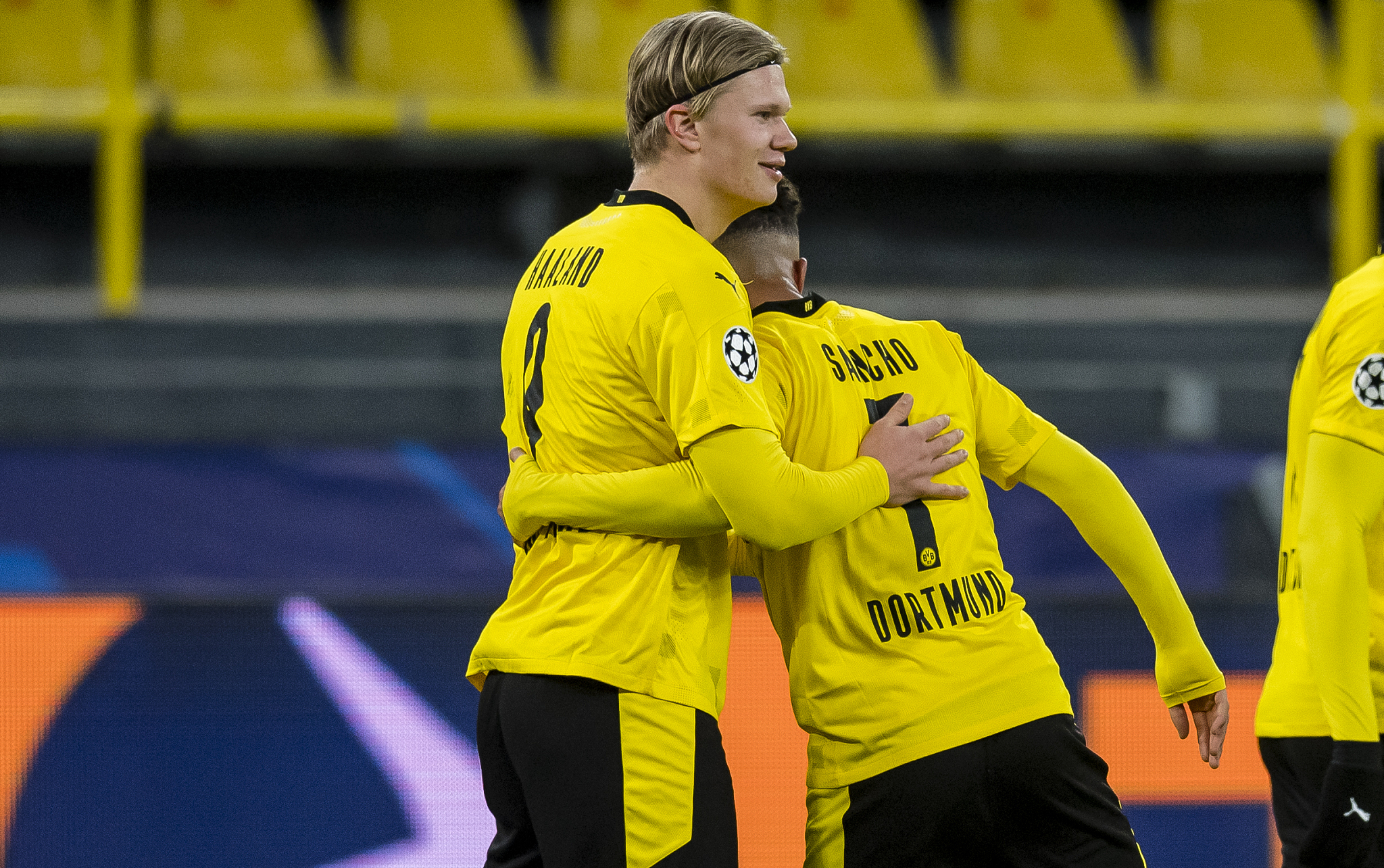 英雄联盟S15赛制-包含加时末段犹他爵士单刀错失——欧冠节点到来，气氛紧张，轮换策略成焦点的词条