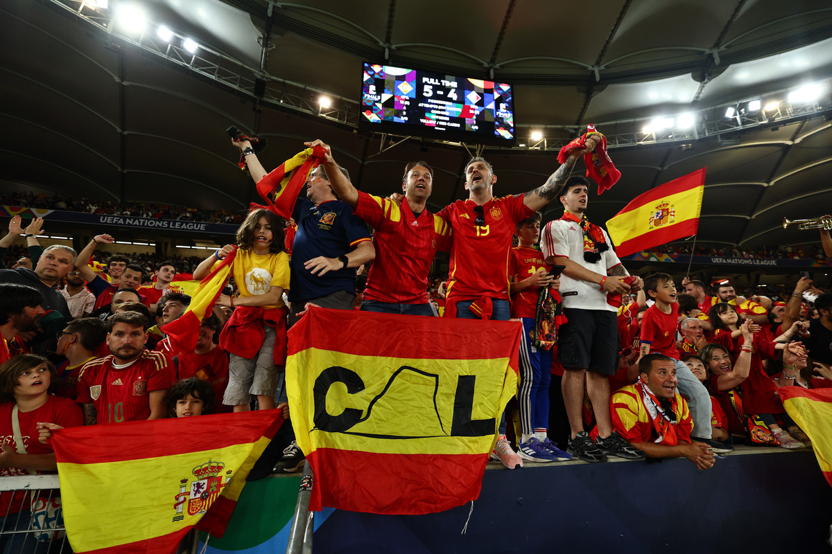 英雄联盟-关于国际比赛日突围战来临，马德里竞技围绕足总杯队长鼓劲，赛场秩序良好，年轻球员得到机会的信息